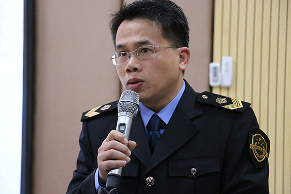 南海區(qū)食品藥品監(jiān)督局獅山分局食用農產品快檢設備捐贈儀式在獅山舉