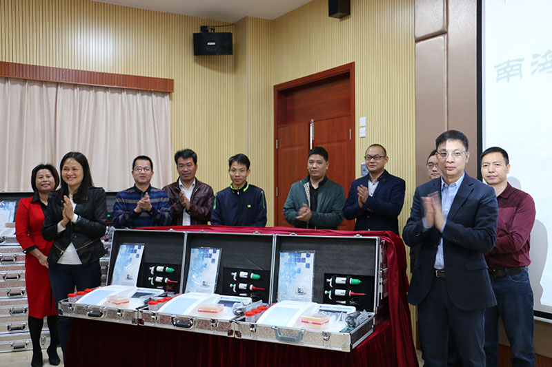 南海區(qū)食品藥品監(jiān)督局獅山分局食用農產品快檢設備捐贈儀式在獅山舉